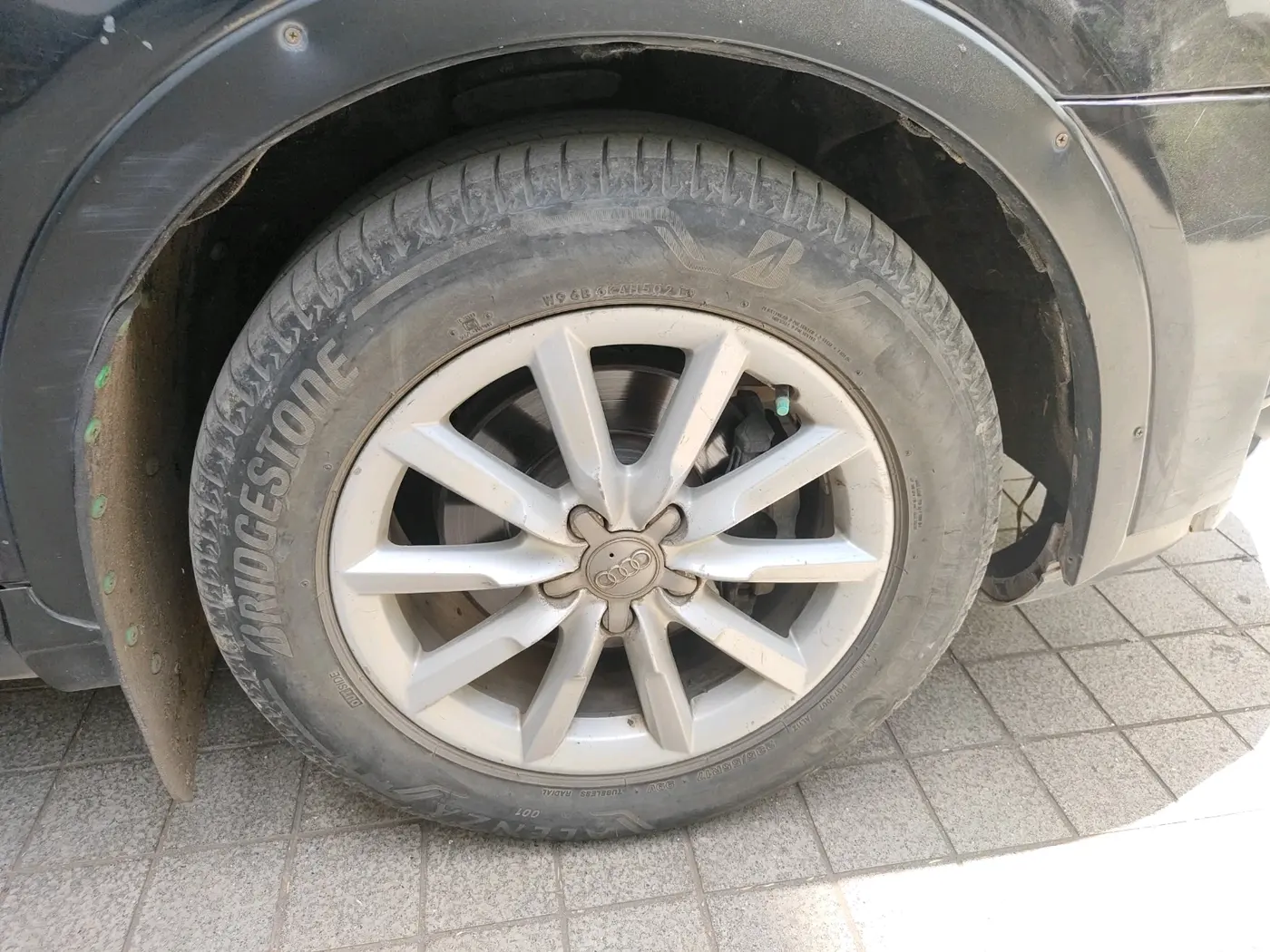 2013 Audi Q3 2.0 TDI, Diesel, Automatic, 1,07,035 km, tyre