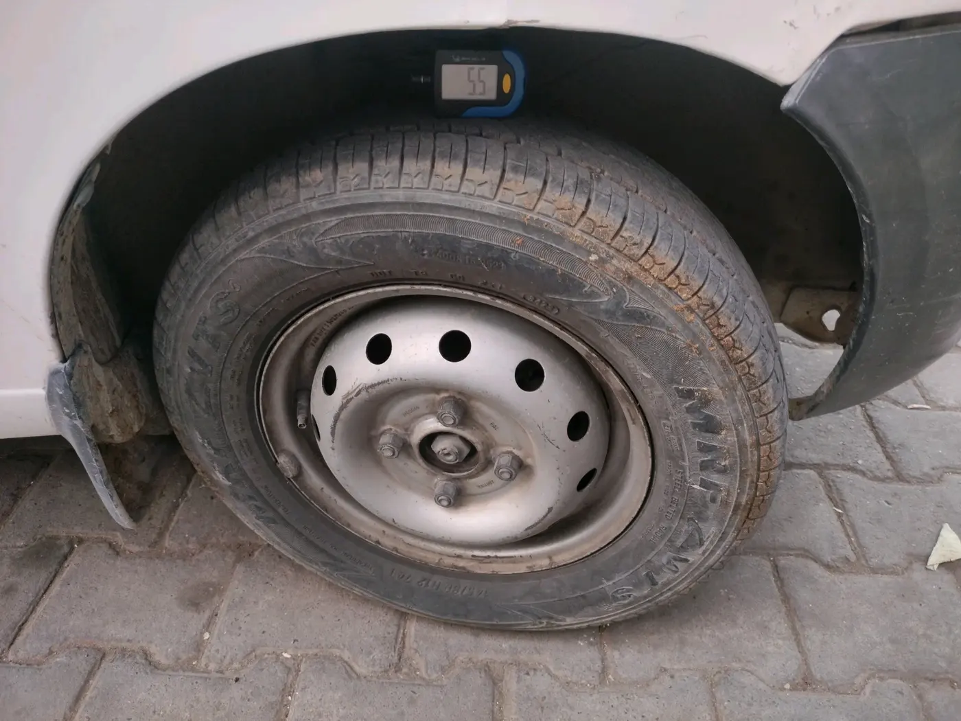 2012 Maruti Alto LXI CNG, CNG, Manual, 89,431 km, tyre