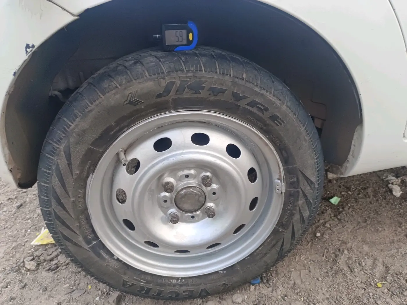 2015 Tata Indica Vista LS TDI, Diesel, Manual, 1,89,043 km, tyre