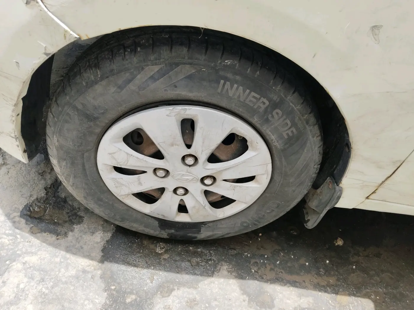 2011 Hyundai i10 MAGNA 1.2, Petrol, Manual, 1,39,354 km, tyre