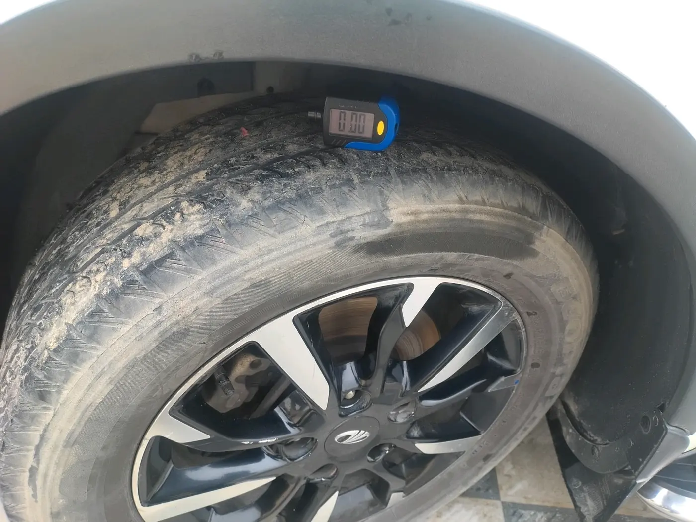 2021 Mahindra XUV500 W11, Diesel, Manual, 75,285 km, tyre