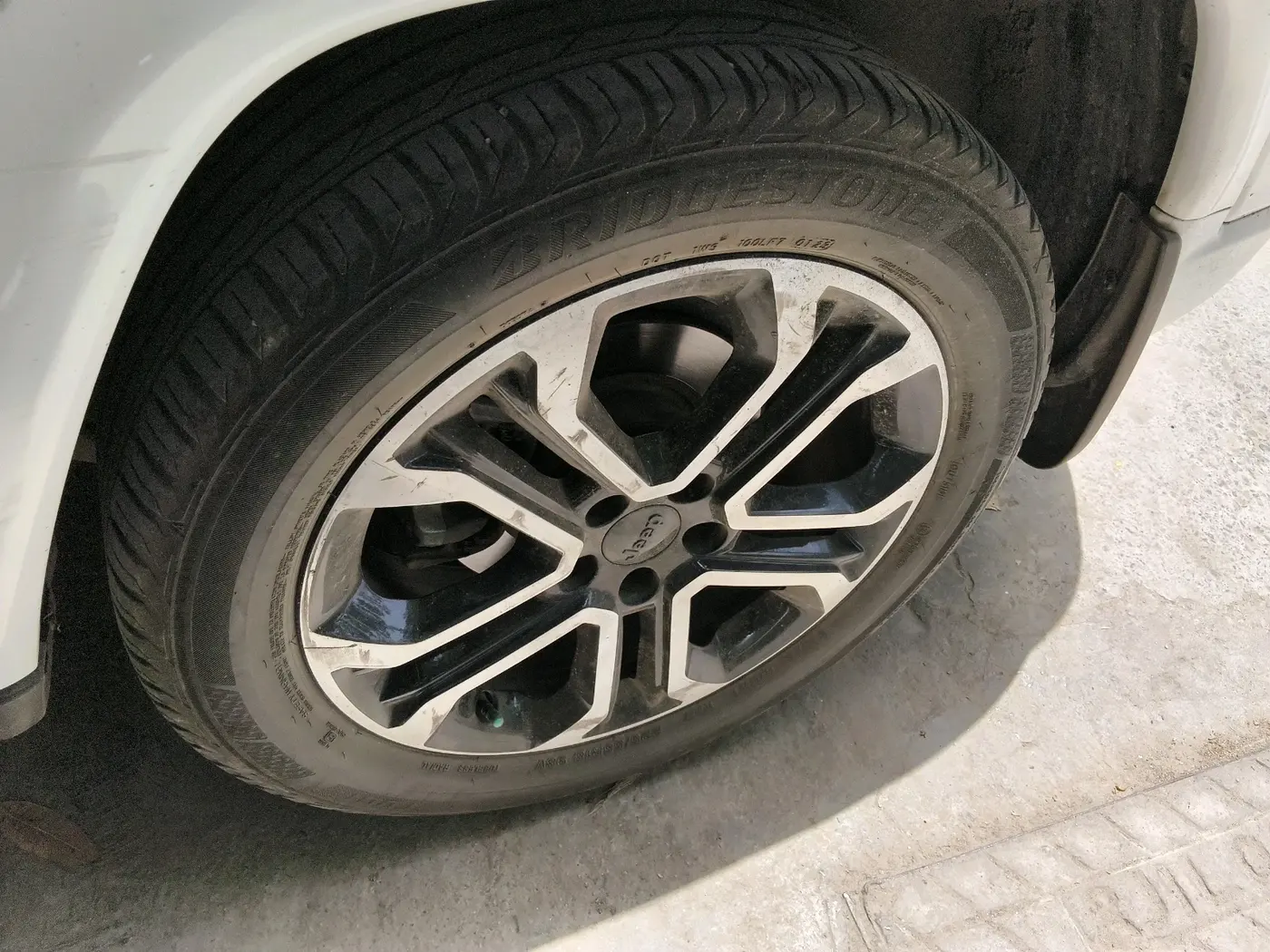 2023 Jeep Compass MODEL S (O) 1.4 PETROL DCT, Petrol, Automatic, 43,698 km, tyre
