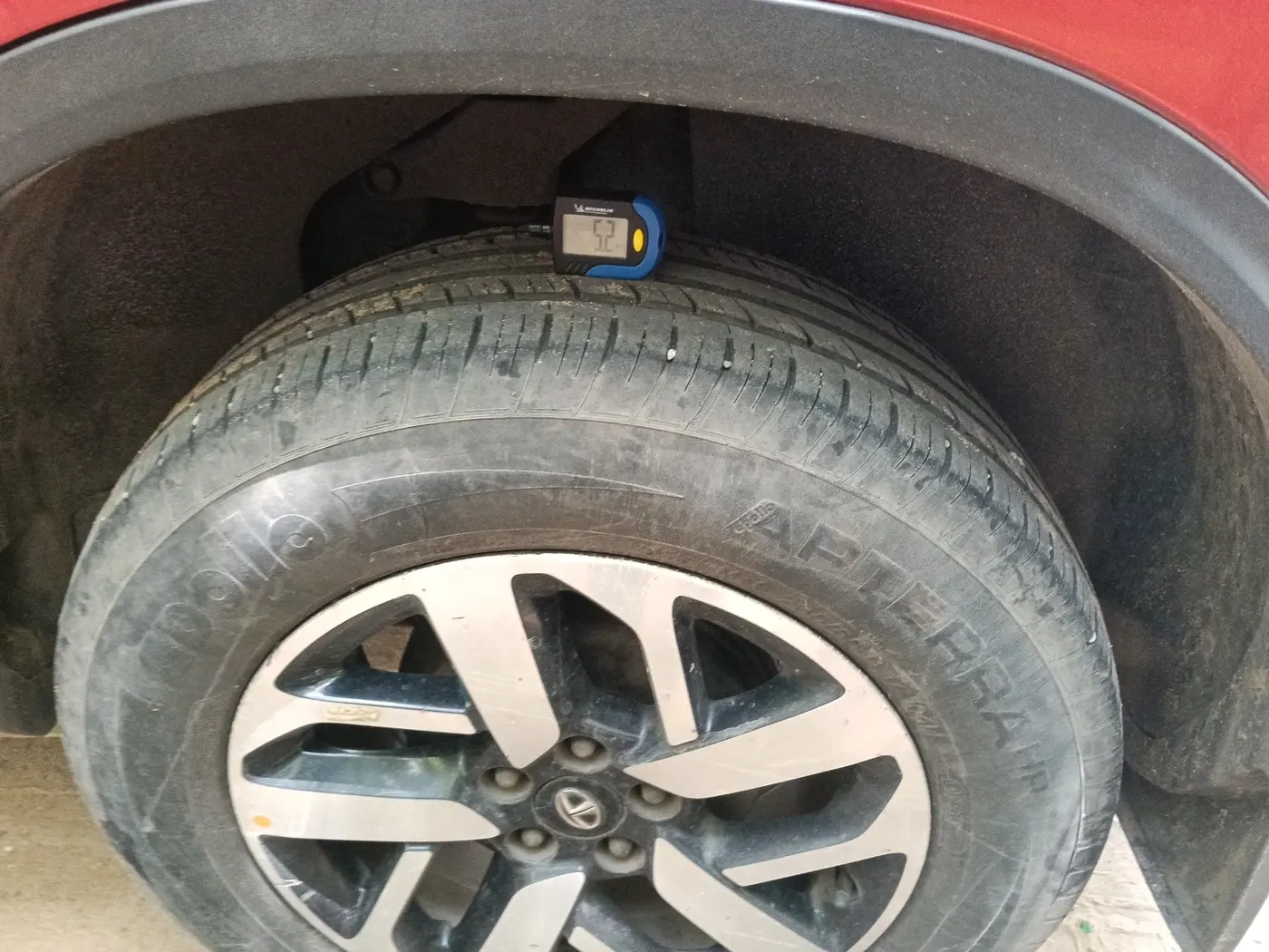 2020 Tata Harrier XZA PLUS 2.0L, Diesel, Automatic, 60,637 km, tyre