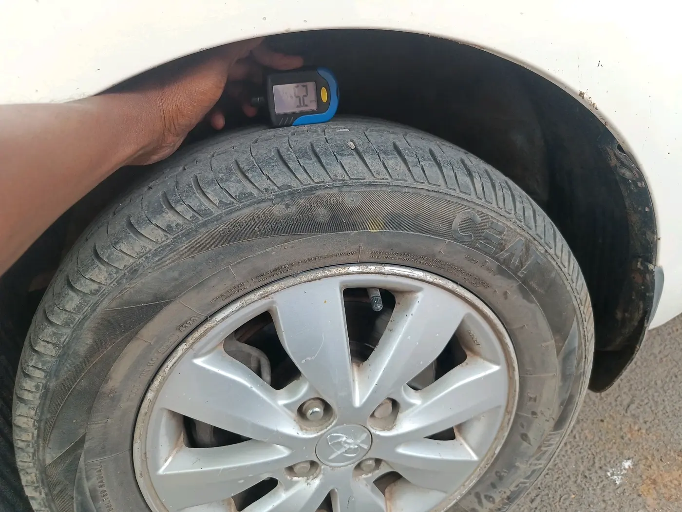 2012 Hyundai i20 SPORTZ 1.4 CRDI, Diesel, Manual, 2,16,619 km, tyre