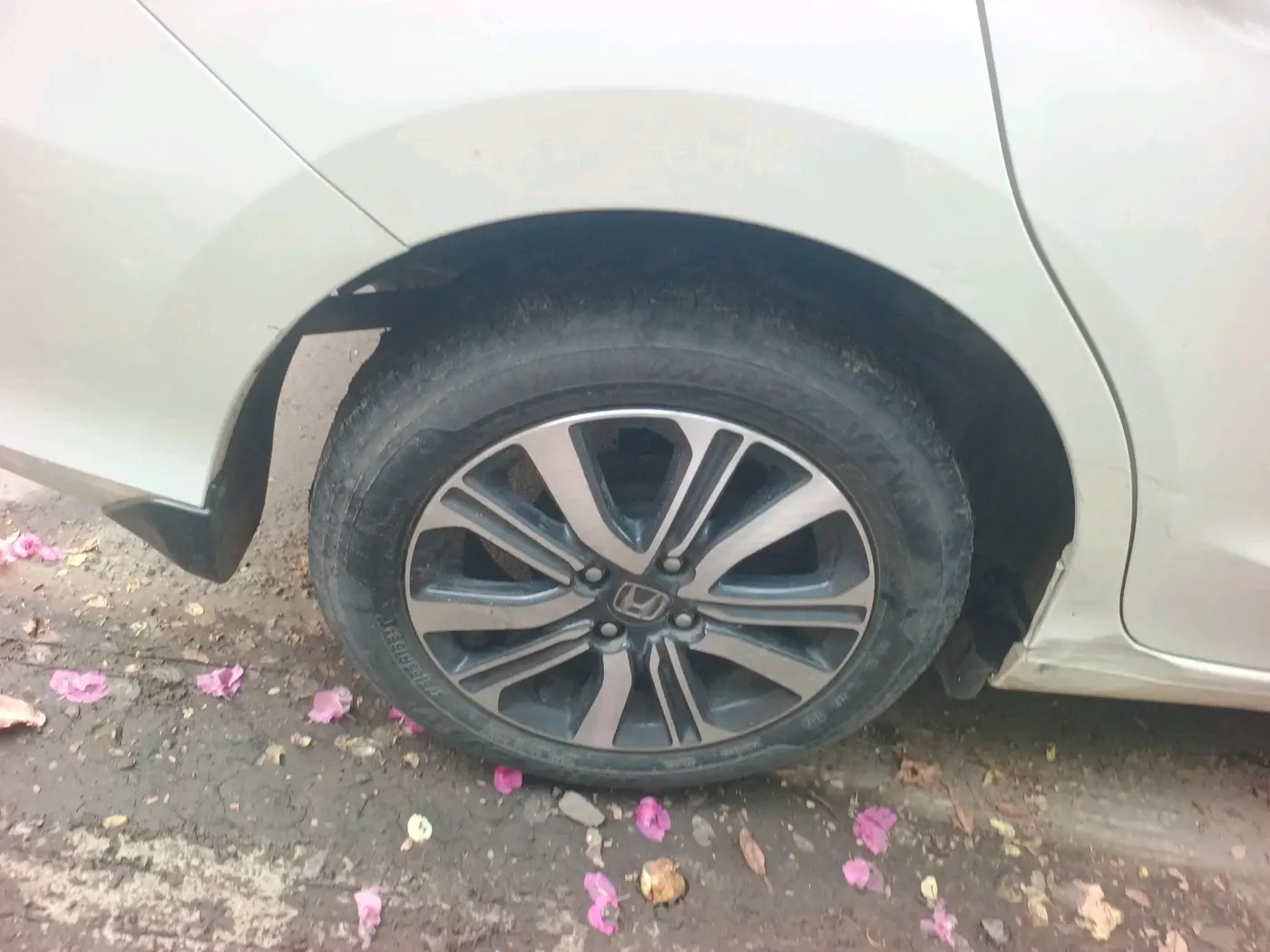 2022 Honda Amaze 1.2L I-VTEC VX CVT, Petrol, Automatic, 50,006 km, tyre
