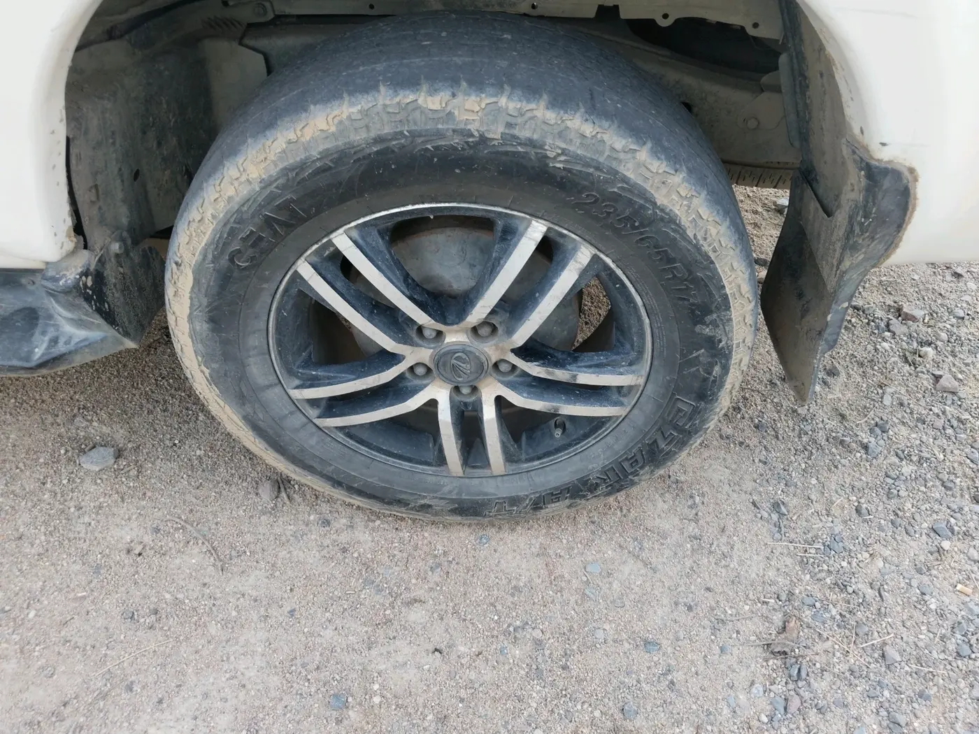 2016 Mahindra Scorpio S6 PLUS 1.99, Diesel, Manual, 2,20,498 km, tyre