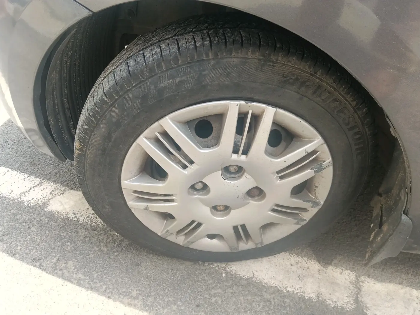 2016 Hyundai Eon ERA +, Petrol, Manual, 78,885 km, tyre