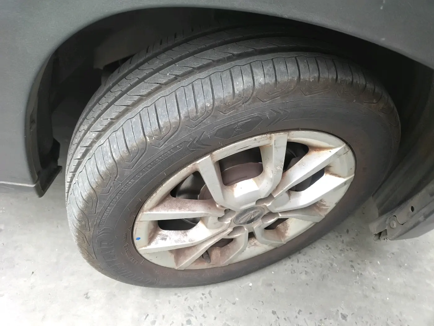 2020 Mahindra KUV 100 NXT K8 P 6 STR, Petrol, Manual, 56,235 km, tyre