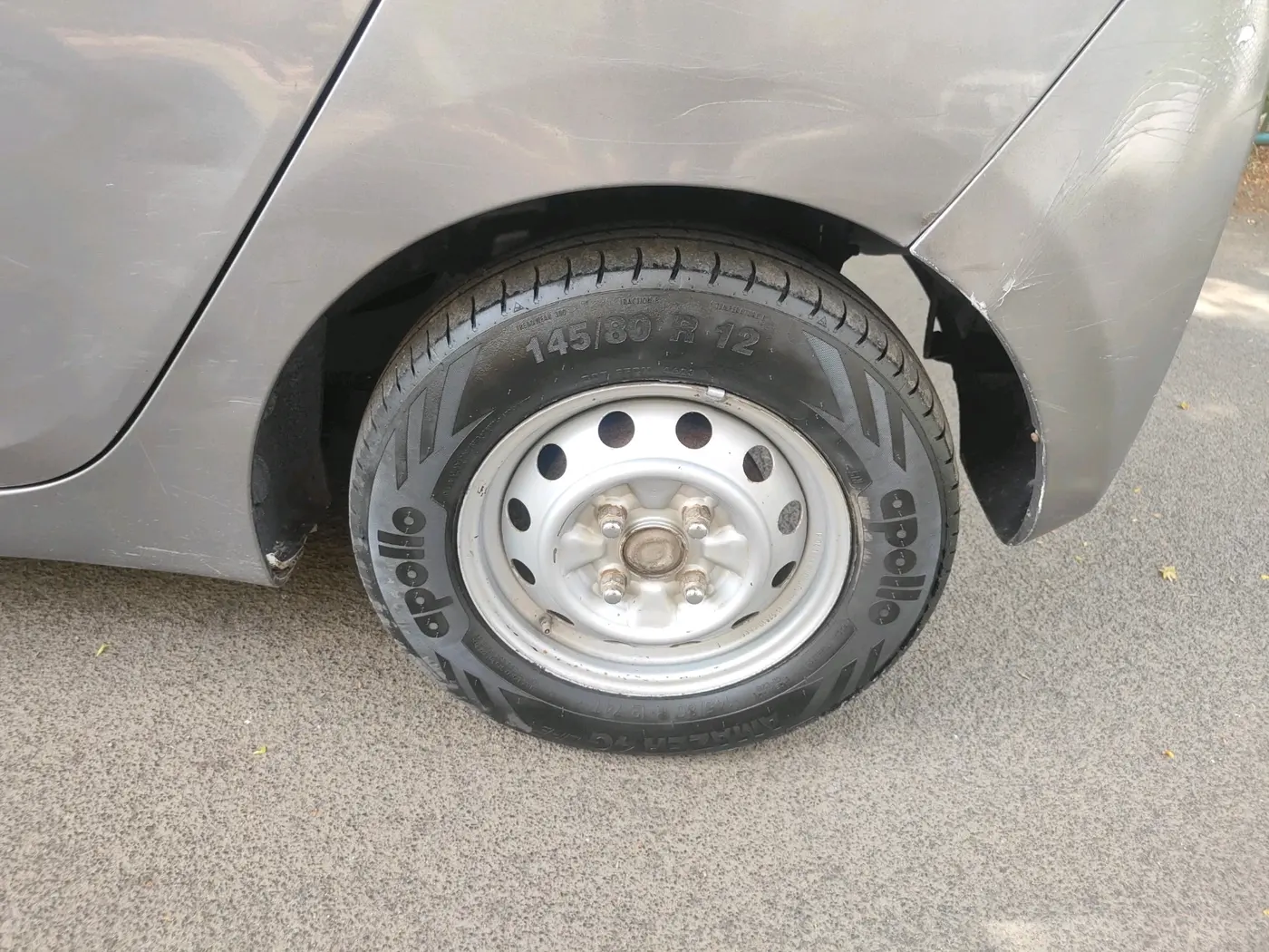 2012 Hyundai Eon D-LITE + LPG, Petrol, Manual, 1,24,621 km, tyre