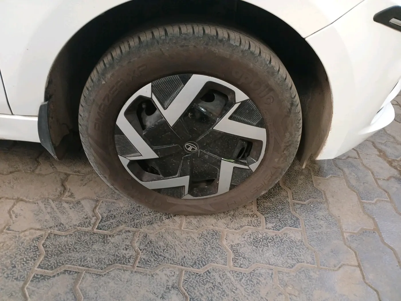 2025 Tata Tiago XM CNG, CNG, Manual, 7,996 km, tyre