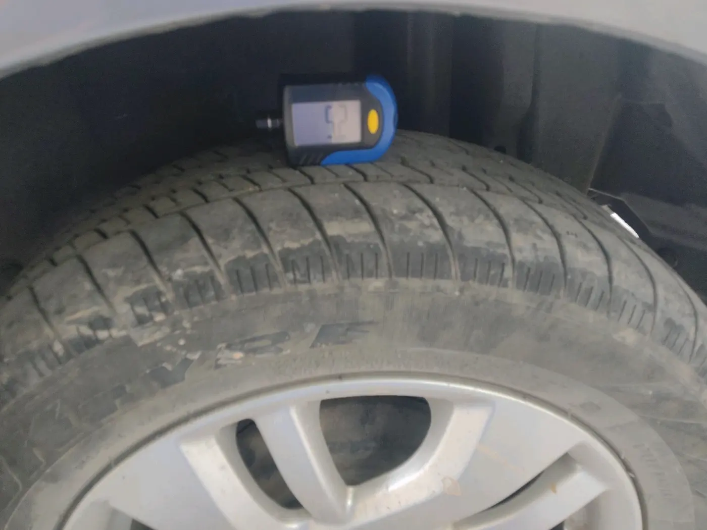 2014 Maruti Swift Dzire ZXI, Petrol, Manual, 1,60,356 km, tyre