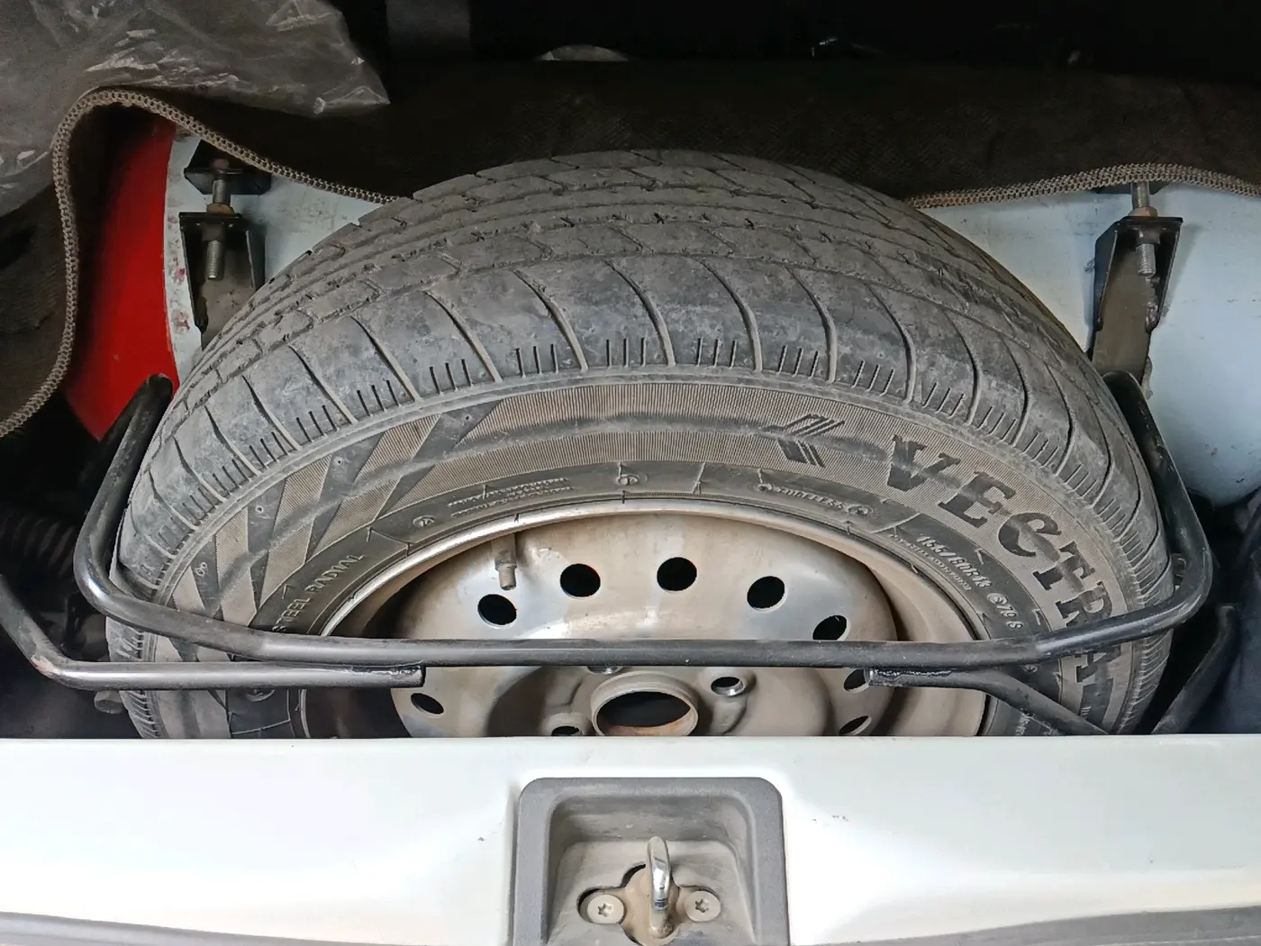 2019 Maruti New Wagon-R LXI CNG 1.0, CNG, Manual, 85,337 km, tyre