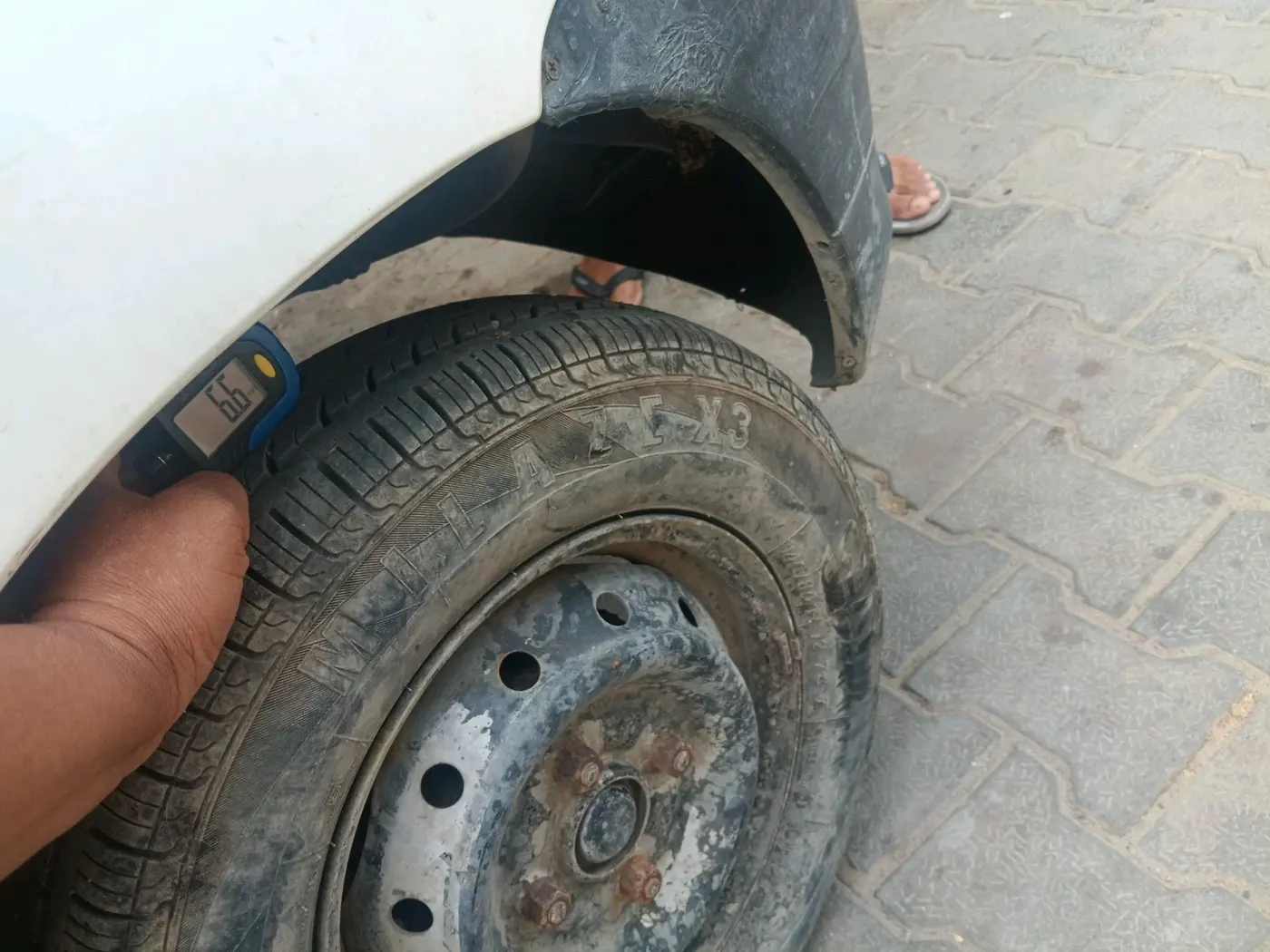2011 Maruti Alto LXI, Petrol, Manual, 1,14,053 km, tyre