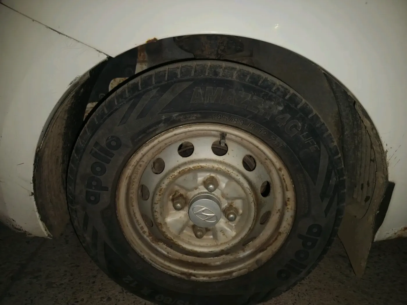 2014 Hyundai Eon ERA +, Petrol, Manual, 71,917 km, tyre