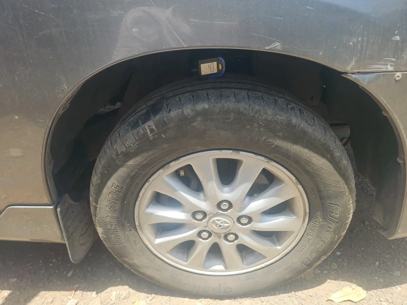 2014 Toyota Innova 2.5 VX 7 STR, Diesel, Manual, 1,18,540 km, tyre