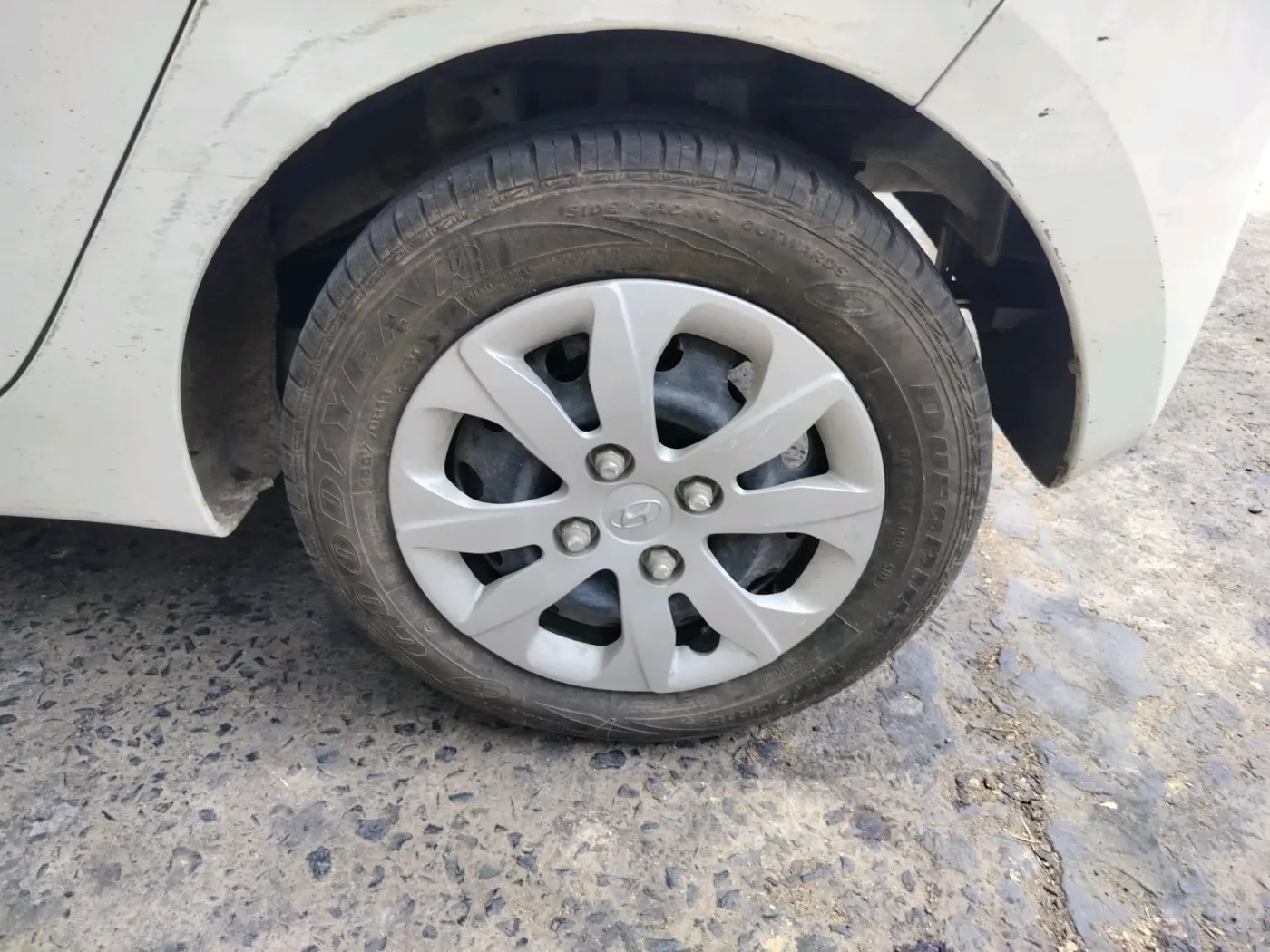 2014 Hyundai Eon MAGNA +, Petrol, Manual, 10,519 km, tyre