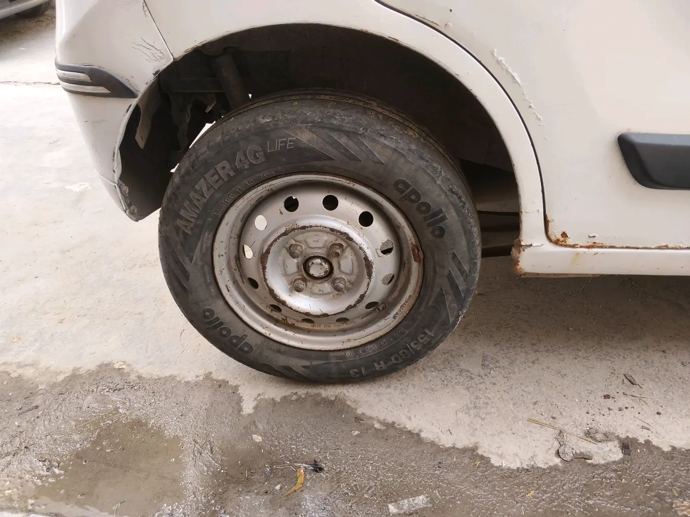 2012 Maruti Wagon R 1.0 LXI CNG, CNG, Manual, 2,00,544 km, tyre