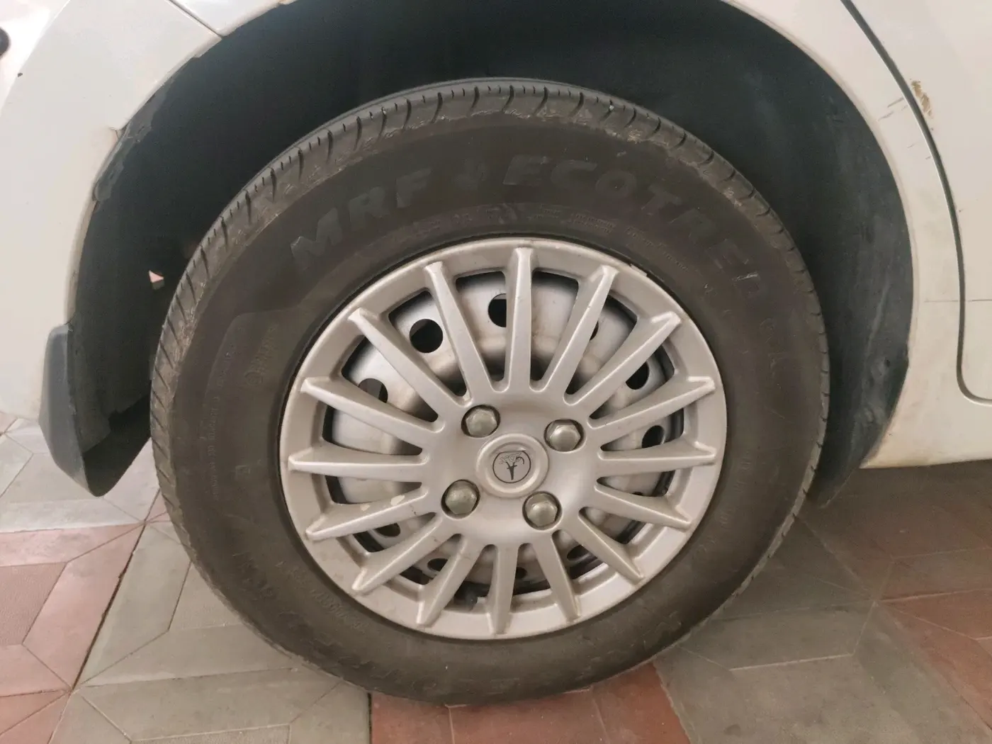 2025 Maruti Swift LXi, Petrol, Manual, 32,779 km, tyre