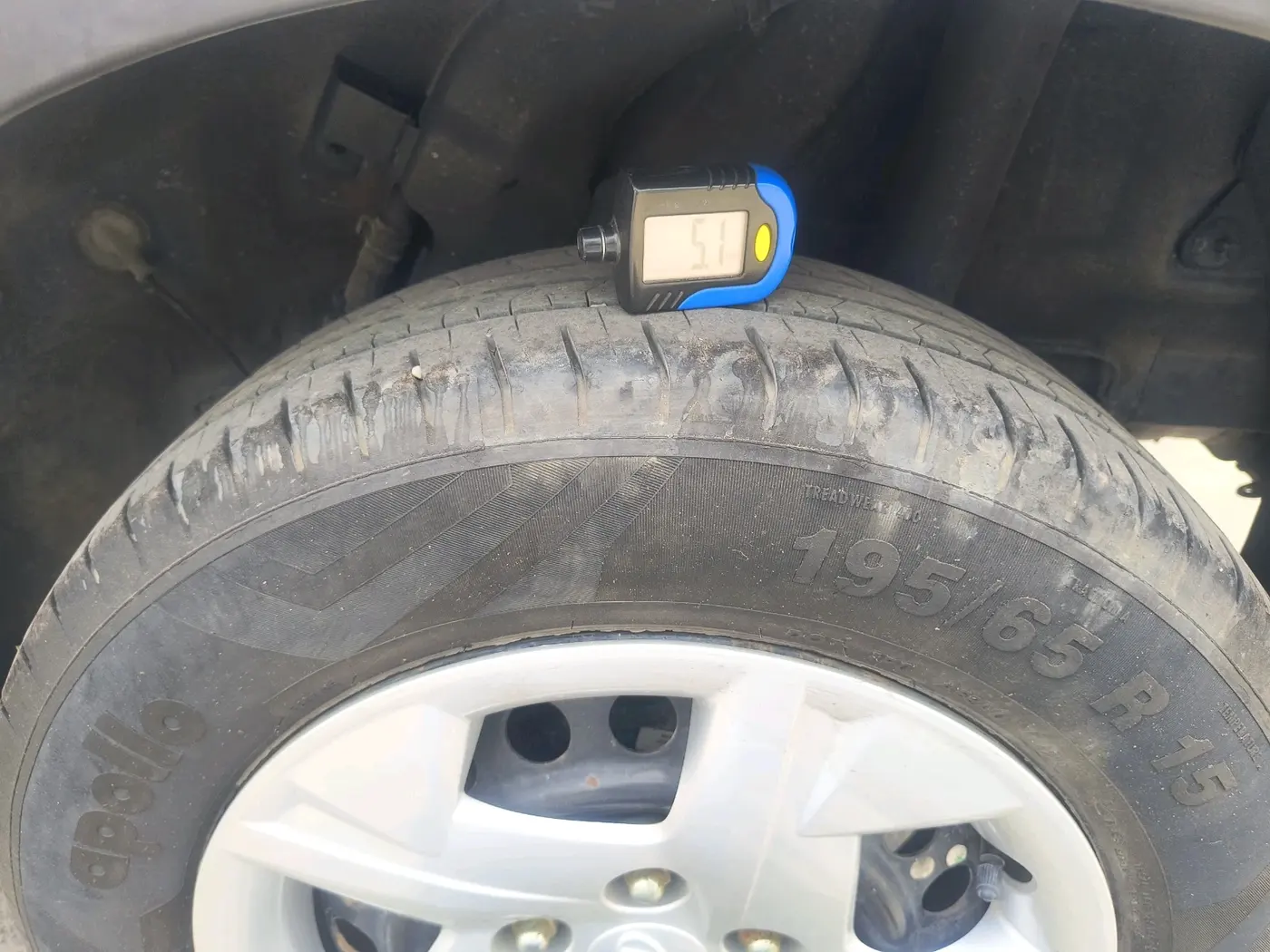 2020 Hyundai VENUE S 1.2, Petrol, Manual, 18,292 km, tyre