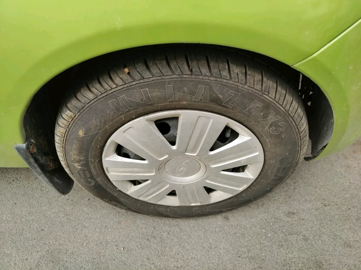 2011 Ford Figo ZXI 1.4 DIESEL, Diesel, Manual, 1,94,226 km, tyre