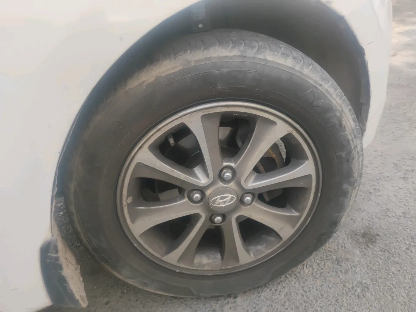 2014 Hyundai Grand i10 ASTA 1.1 CRDI (O), Diesel, Manual, 84,865 km, tyre