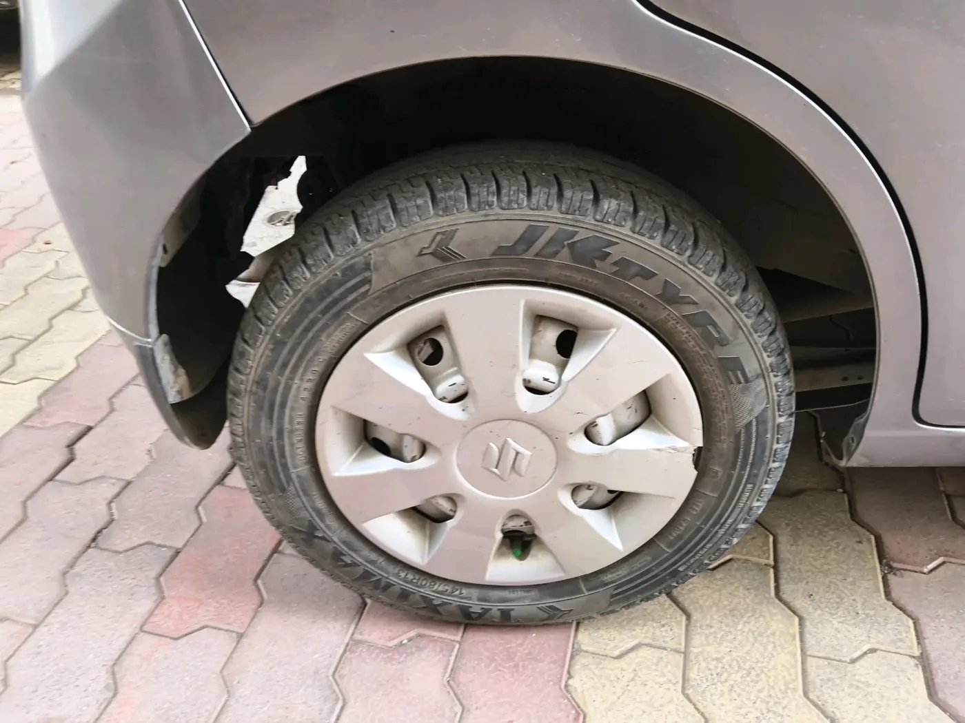 2014 Maruti Wagon R 1.0 LXI CNG, CNG, Manual, 94,927 km, tyre