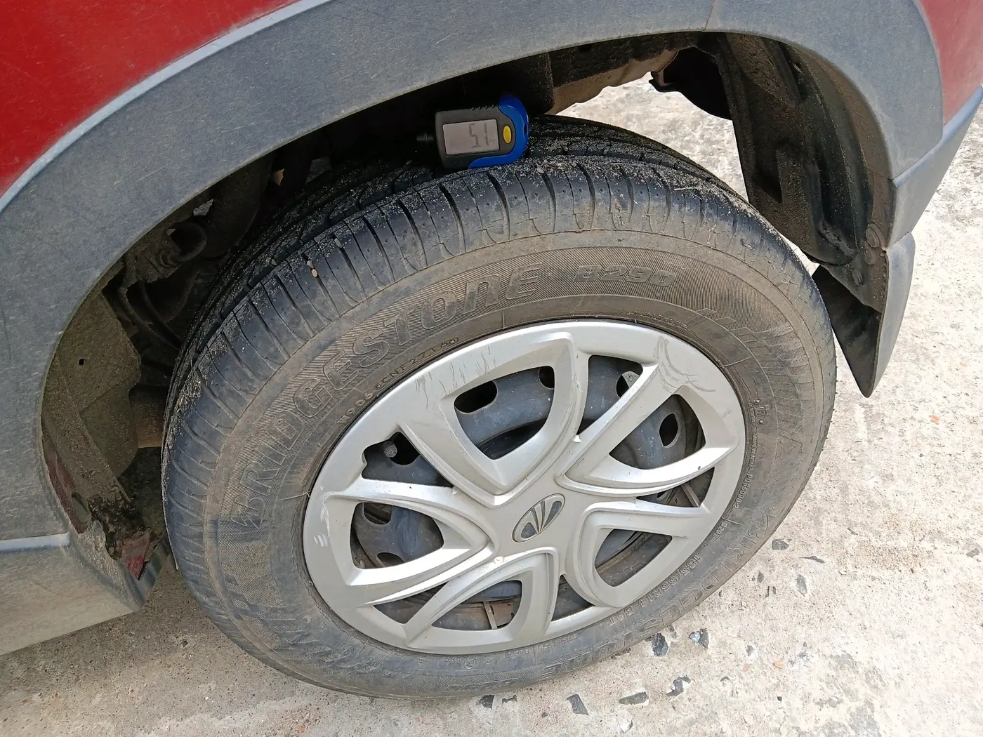 2016 Mahindra Kuv100 K6 6 STR, Petrol, Manual, 38,080 km, tyre