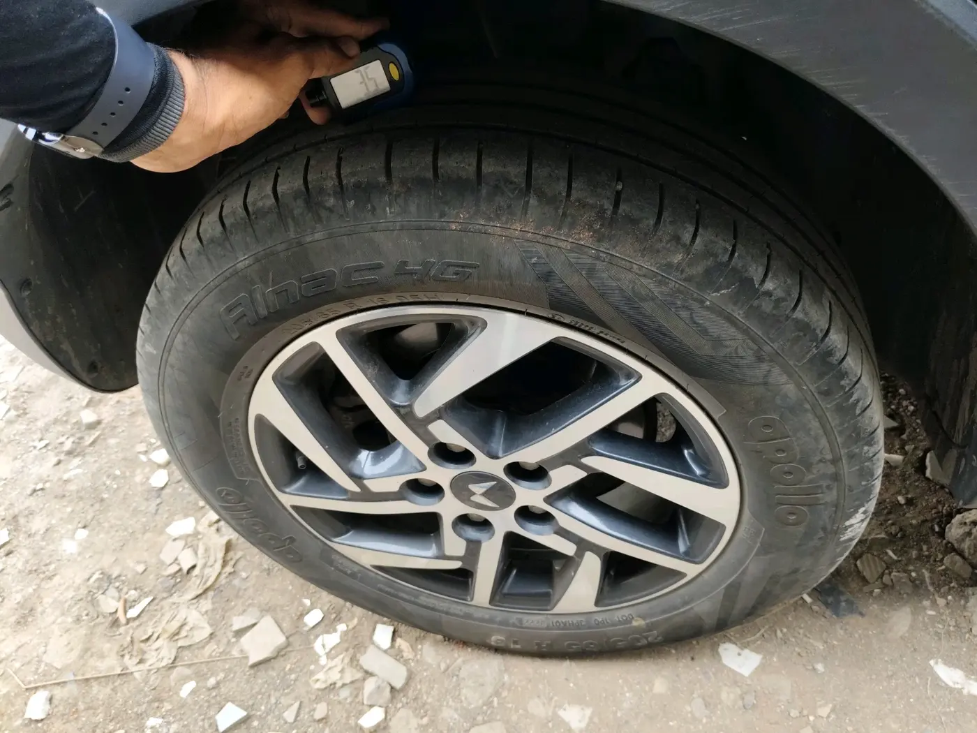 2022 Mahindra XUV300 W8 (O) 1.5 DIESEL AMT, Diesel, Automatic, 46,730 km, tyre