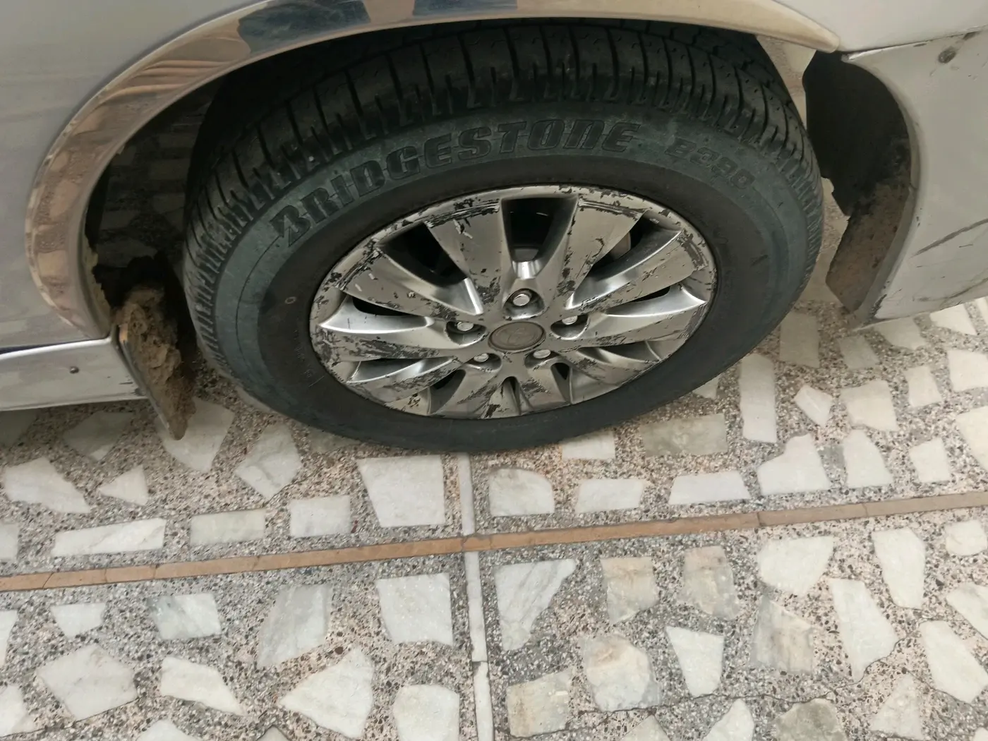 2014 Toyota Innova 2.5 GX 7 STR, Diesel, Manual, 4,27,086 km, tyre