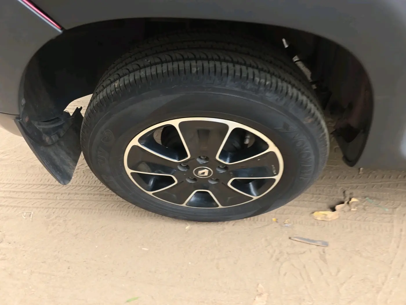 2019 Renault Duster RXS CVT, Petrol, Automatic, 91,869 km, tyre