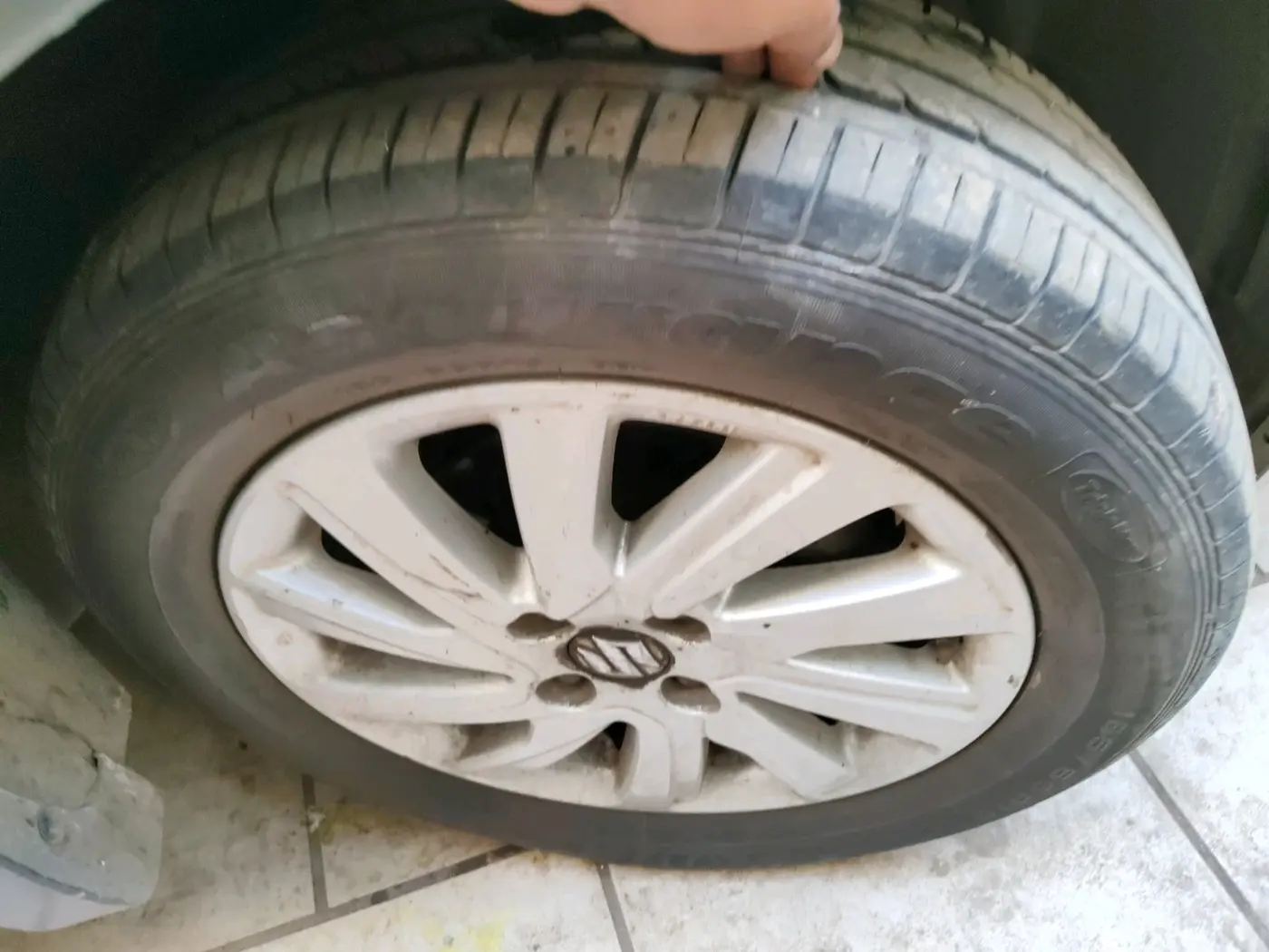 2015 Maruti Swift Dzire ZXI, Petrol, Manual, 86,337 km, tyre