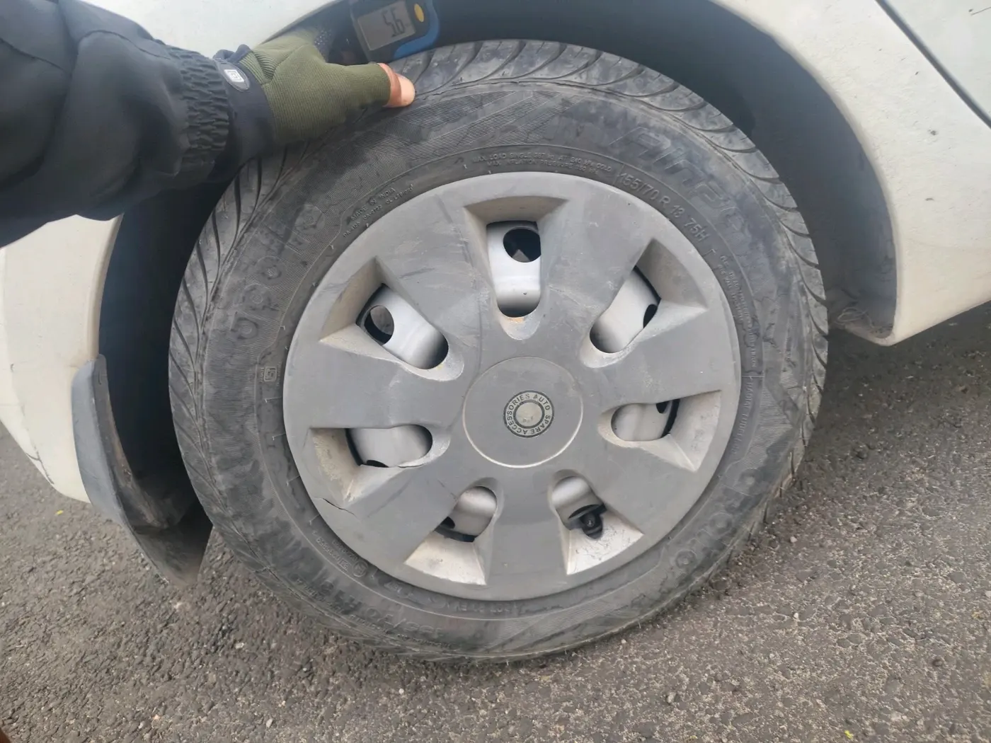 2017 Hyundai Eon ERA +, Petrol, Manual, 25,683 km, tyre