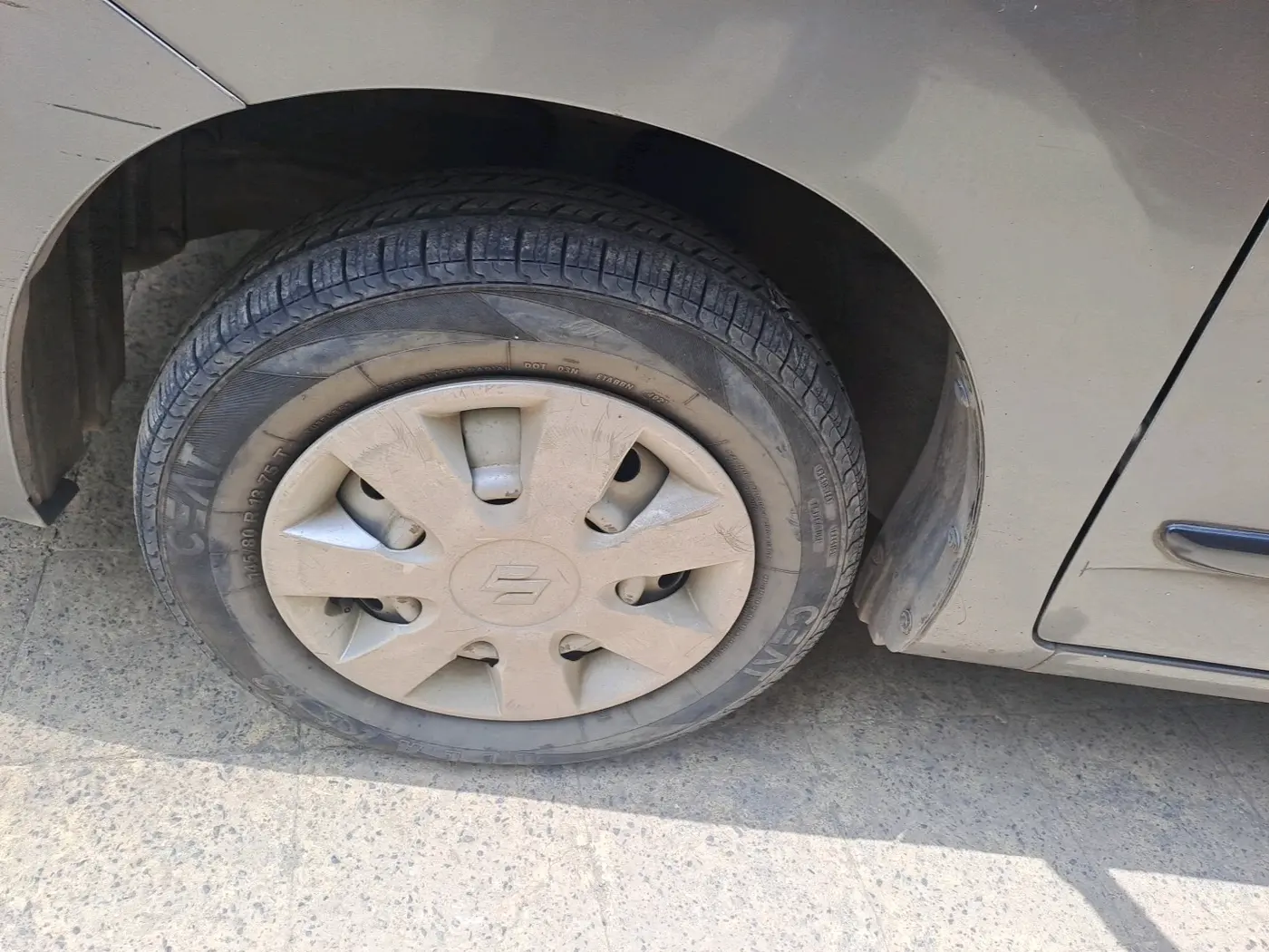 2013 Maruti Wagon R 1.0 LXI CNG, CNG, Manual, 41,253 km, tyre