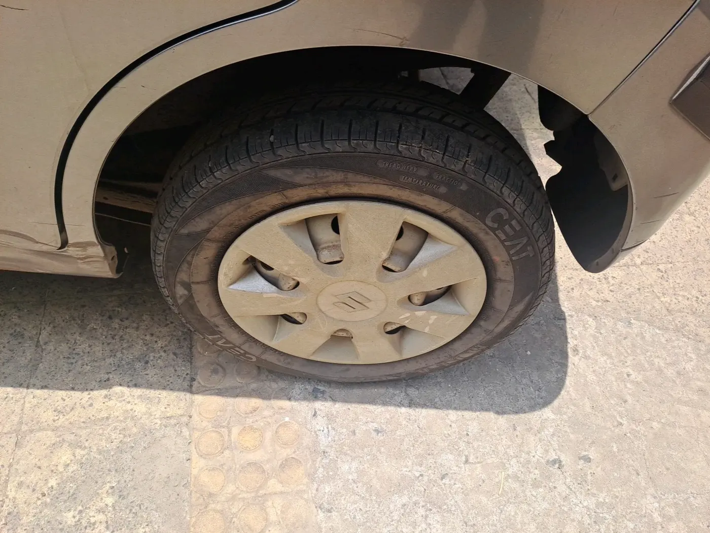 2013 Maruti Wagon R 1.0 LXI CNG, CNG, Manual, 41,253 km, tyre