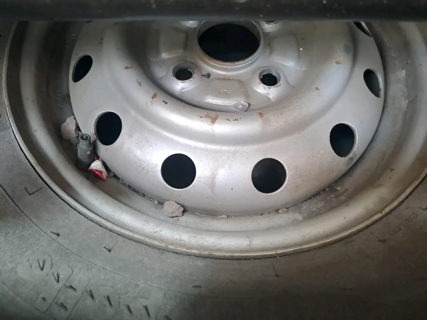 2013 Maruti Wagon R 1.0 LXI CNG, CNG, Manual, 41,253 km, tyre