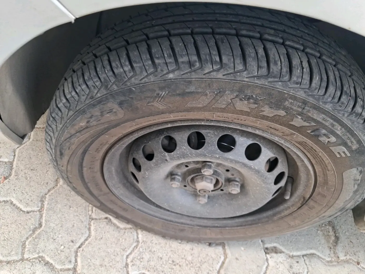 2020 Tata Tiago XZ PETROL, Petrol, Manual, 1,04,975 km, tyre