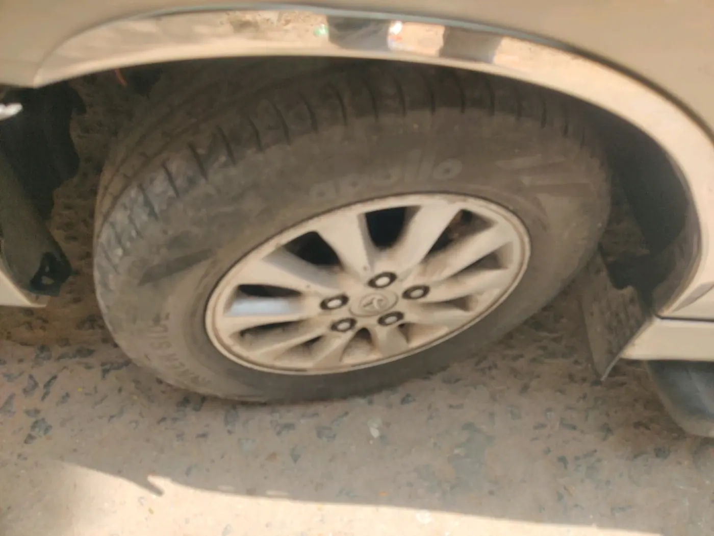 2012 Toyota Innova 2.5 VX 7 STR, Diesel, Manual, 1,60,374 km, tyre