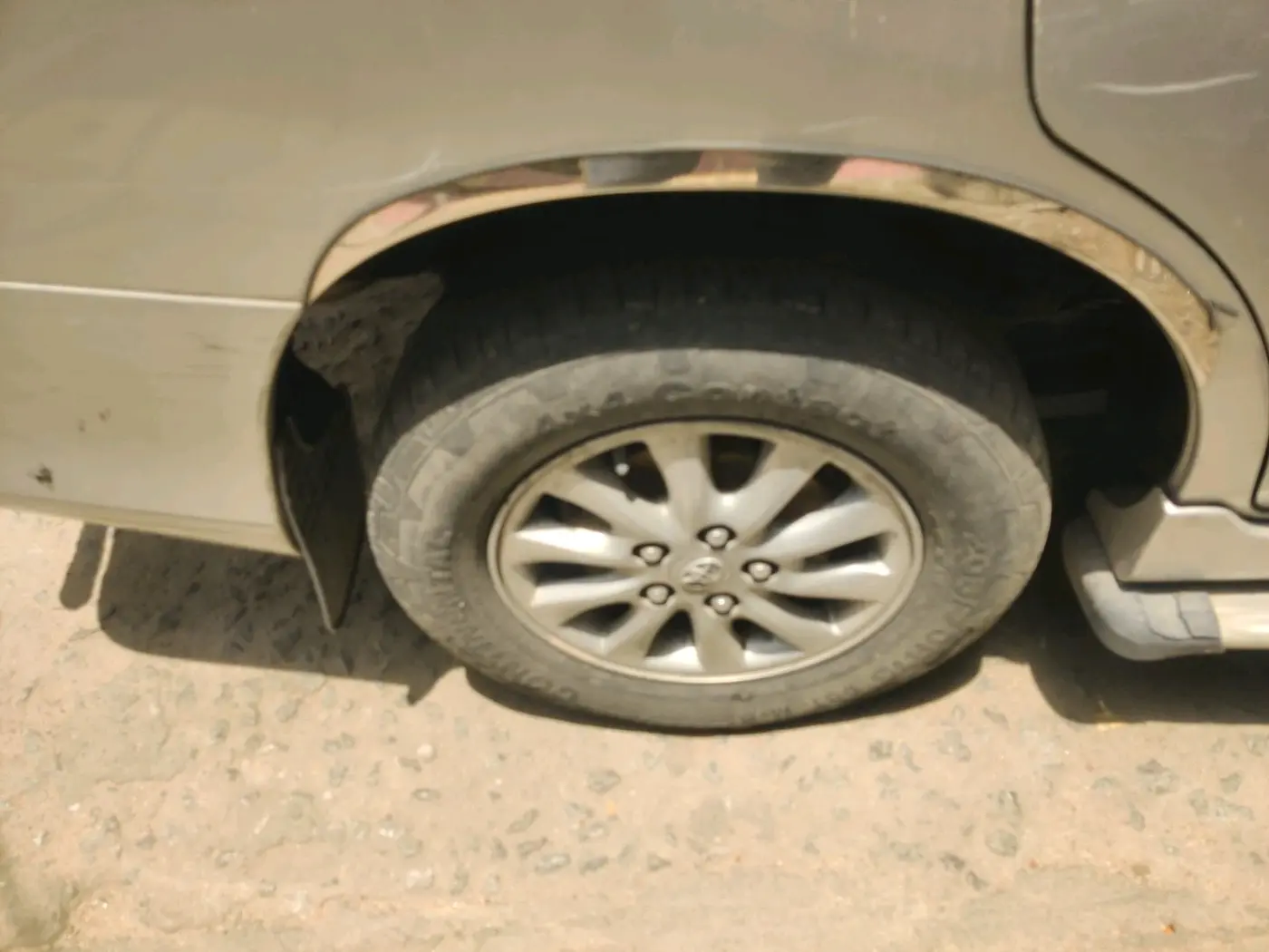 2012 Toyota Innova 2.5 VX 7 STR, Diesel, Manual, 1,60,374 km, tyre