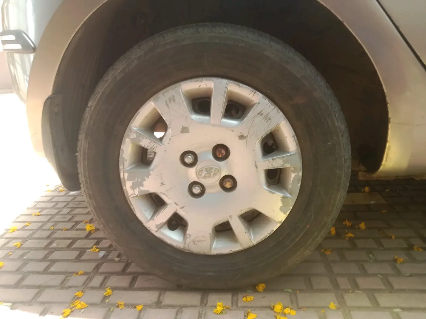 2013 Hyundai i20 MAGNA (O) 1.2, Petrol, Manual, 1,95,567 km, tyre