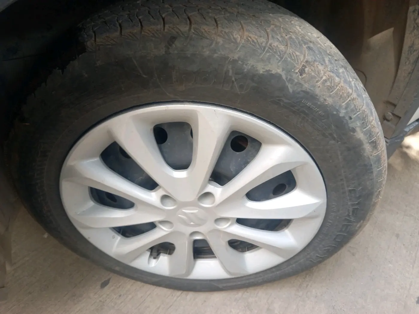2024 Maruti Grand Vitara SIGMA SMART HYBRID, Petrol, Manual, 26,965 km, tyre
