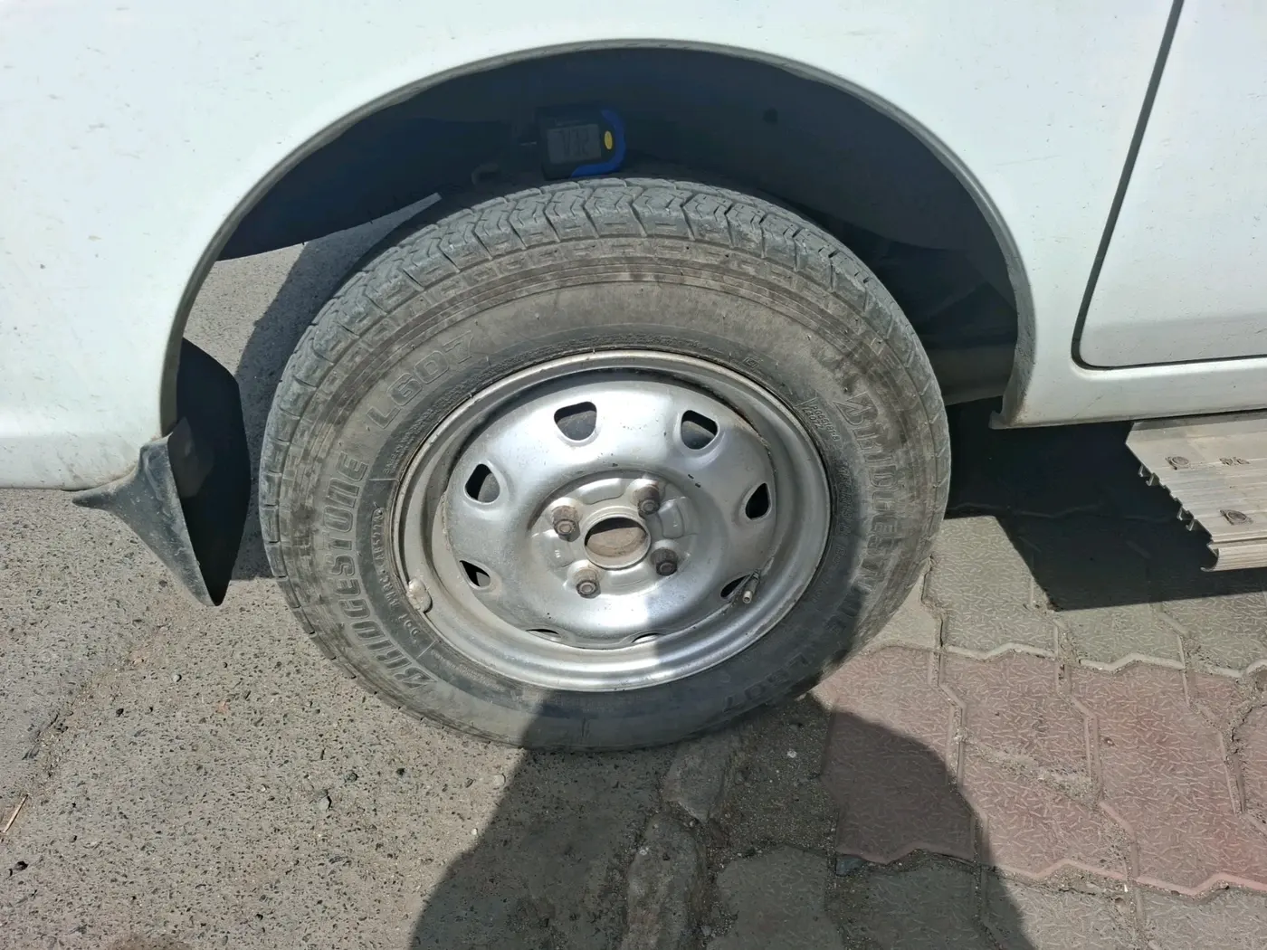 2012 Maruti Eeco 5 STR WITH A/C+HTR, CNG, Manual, 1,22,304 km, tyre