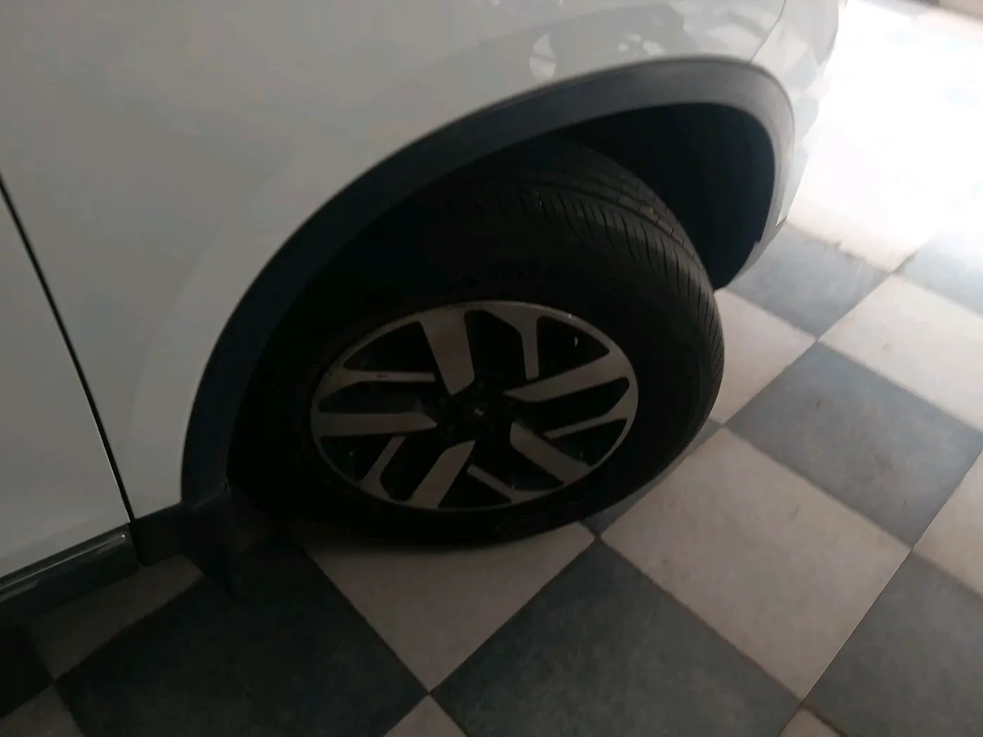 2020 Tata Harrier XZA PLUS 2.0L, Diesel, Automatic, 1,14,059 km, tyre