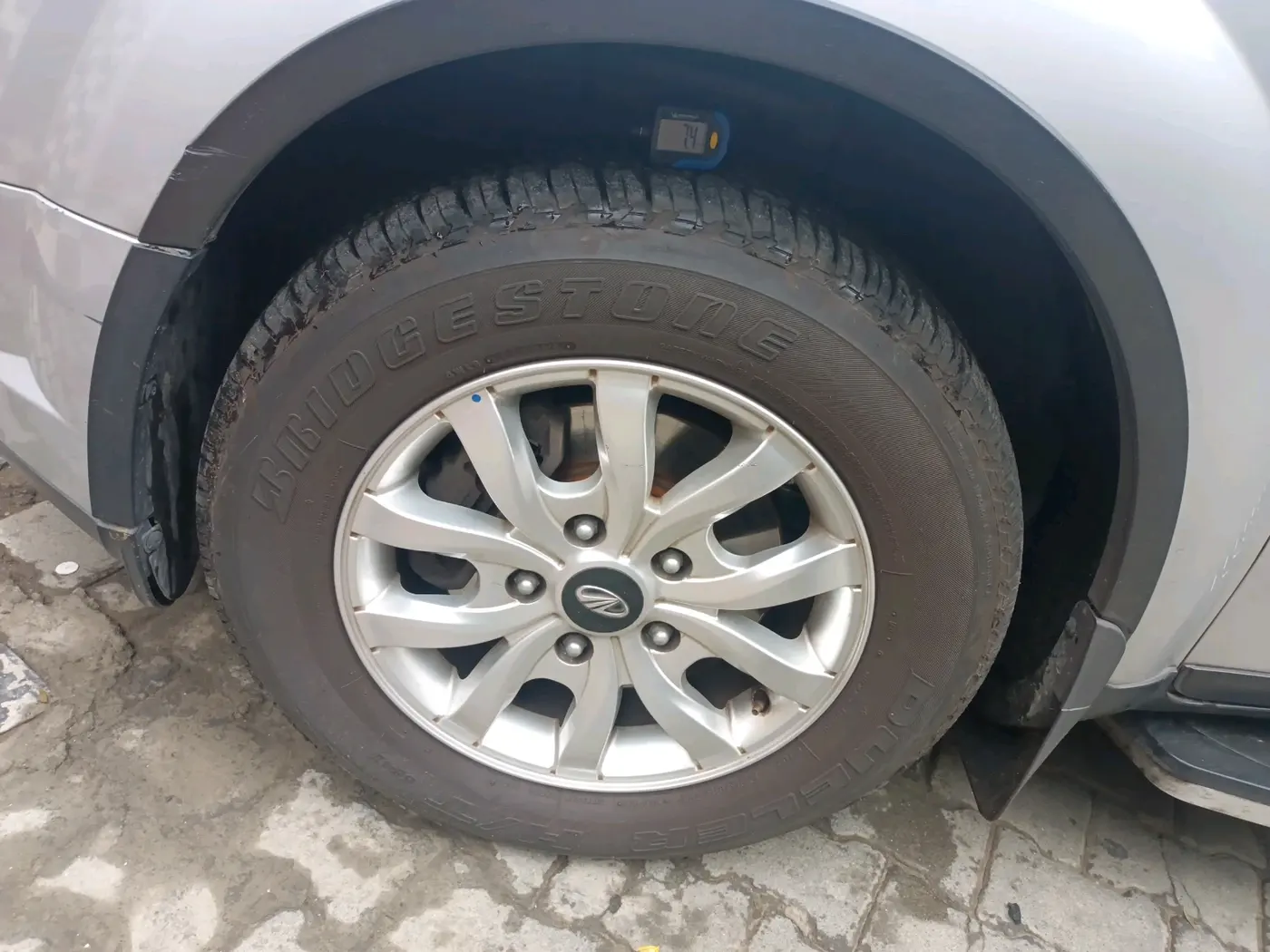 2017 Mahindra XUV500 W10 AT, Diesel, Automatic, 98,417 km, tyre