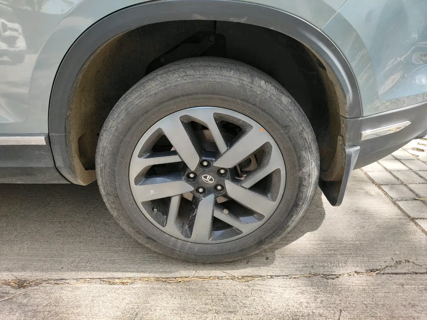 2021 Tata Safari XZA PLUS, Diesel, Automatic, 1,20,472 km, tyre