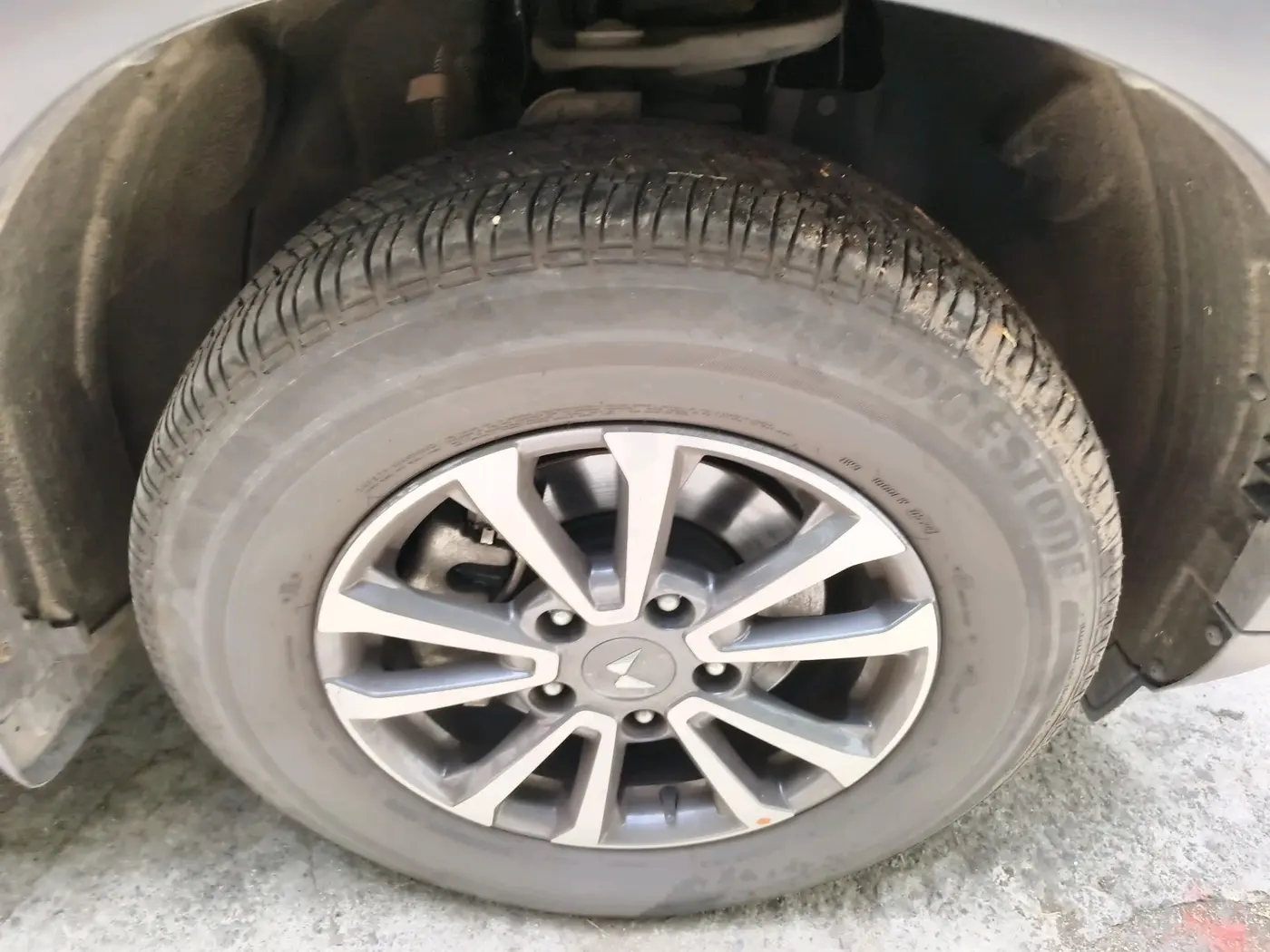 2024 Mahindra SCORPIO-N Z8 Select Petrol MT, Petrol, Manual, 6,849 km, tyre