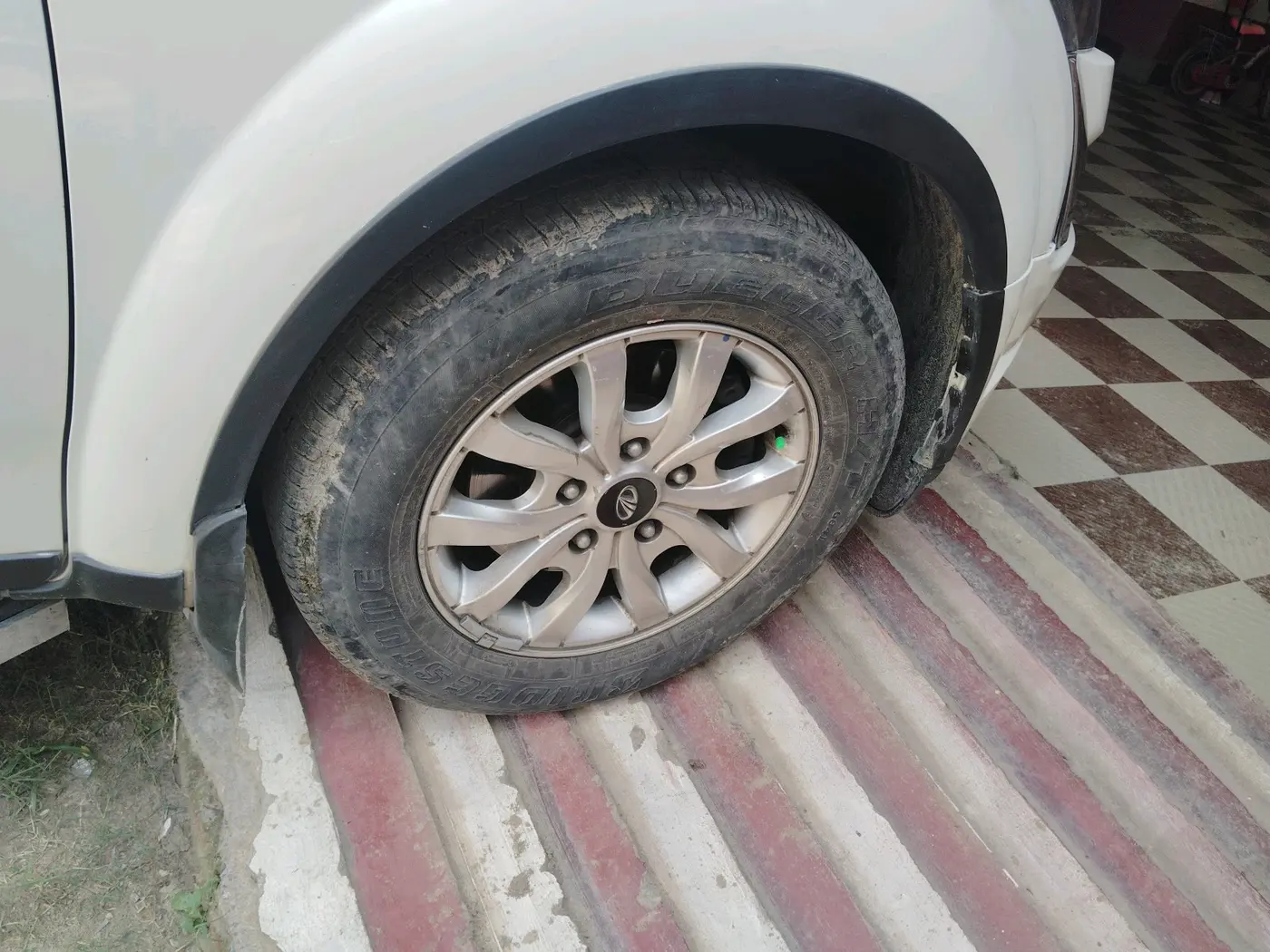 2021 Mahindra XUV500 W9, Diesel, Manual, 55,428 km, tyre