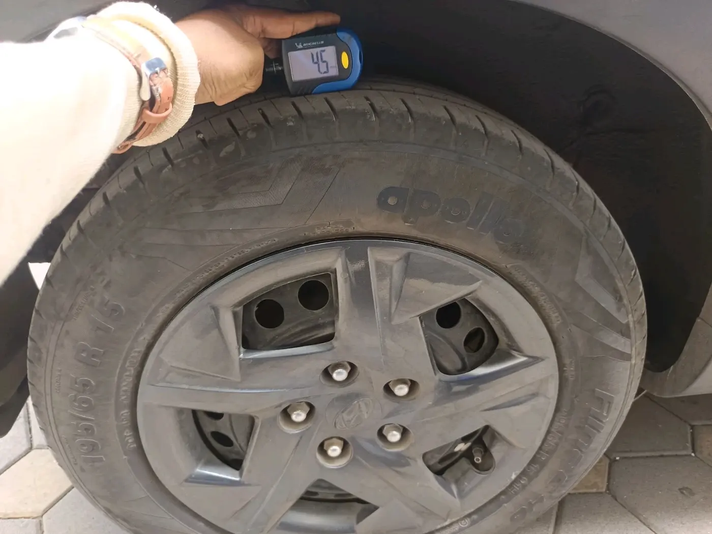 2023 Hyundai VENUE SX 1.2 PETROL, Petrol, Manual, 25,064 km, tyre