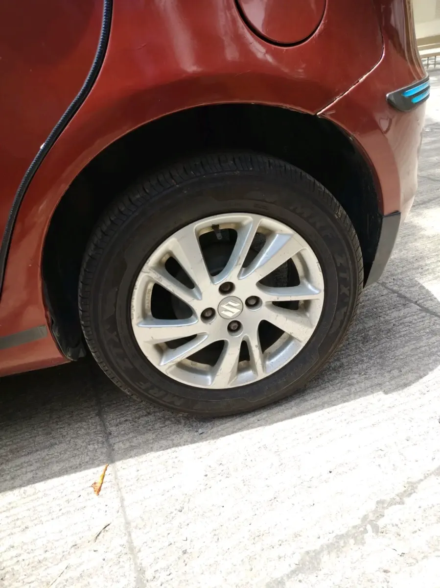 2012 Maruti Swift ZXI, Petrol, Manual, 55,346 km, tyre