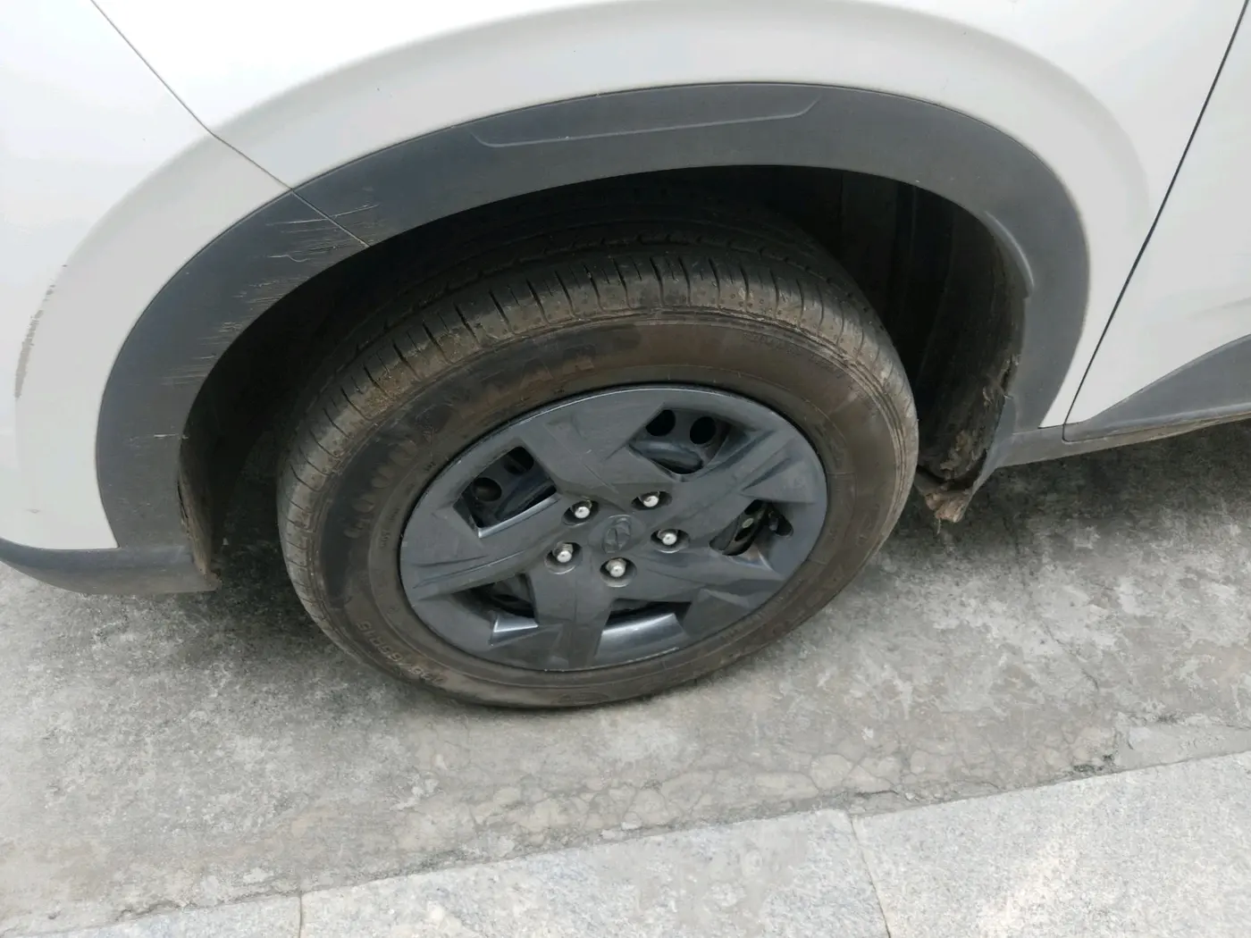 2024 Hyundai VENUE S 1.2, Petrol, Manual, 11,843 km, tyre