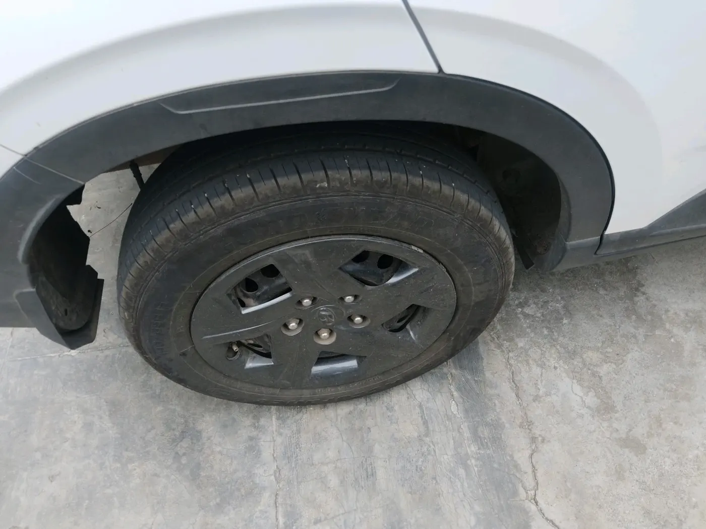 2024 Hyundai VENUE S 1.2, Petrol, Manual, 11,843 km, tyre